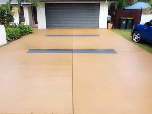 Driveway after being professionally pressure cleaned